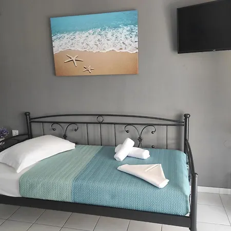 Marina & Apartman Szárti