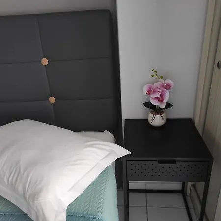 Marina & Apartman Szárti